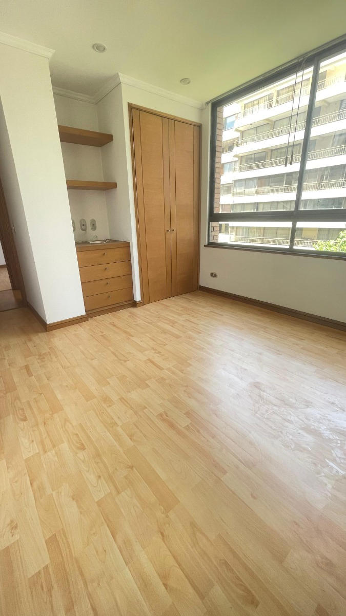 Arriendo Departamento SO 2D 1B 1E 1B Metro Escuela Militar - Las Condes