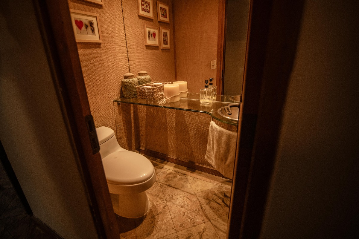 Venta Casa NO 5D en suite Walk-in cl&oacute;set 5B 3E 4B Borde R&iacute;o - Casa Piedra - Vitacura