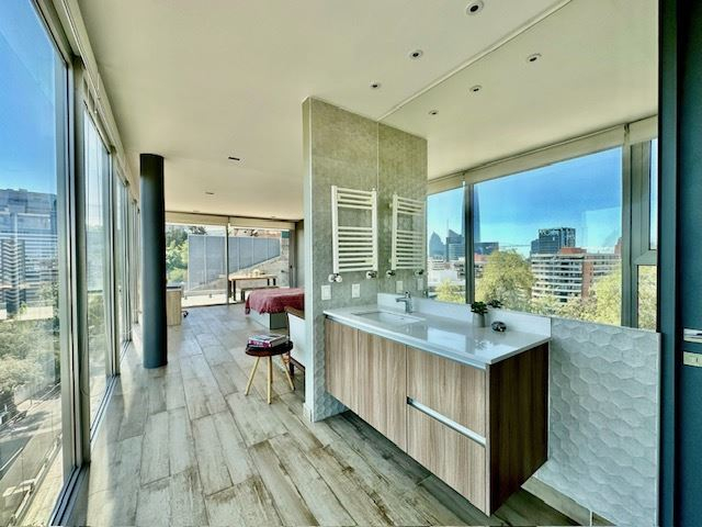 Venta Casa Oriente 4D 4B 3E Barrio El Golf - Las Condes