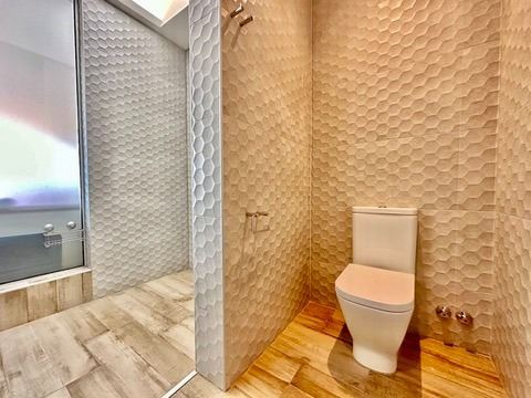 Venta Casa Oriente 4D 4B 3E Barrio El Golf - Las Condes