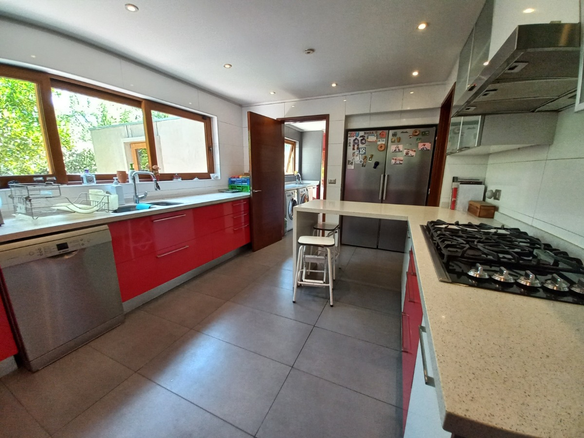 Venta Casa NP 5D en suite Walk-in cl&oacute;set 4B 6E 2B Chicureo - Colina