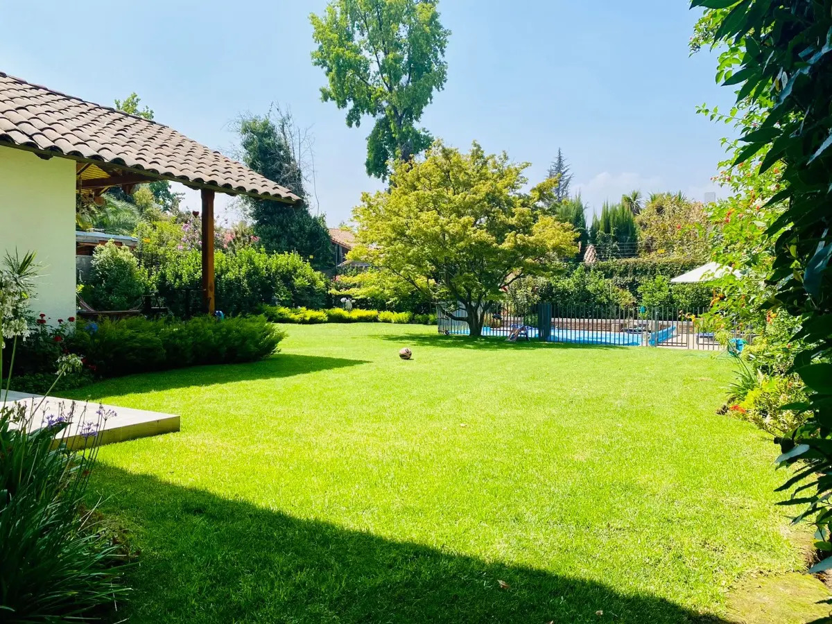 Venta Casa NO 6D en suite Walk-in cl&oacute;set 5B 2E 1B Los Dominicos - Las Condes