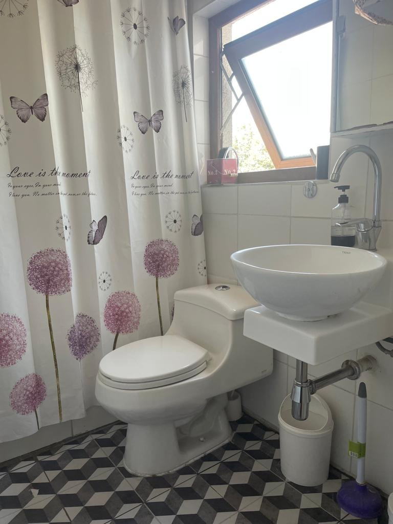 Arriendo Casa NO 5D en suite 3B 1E 1B Los Dominicos - Las Condes