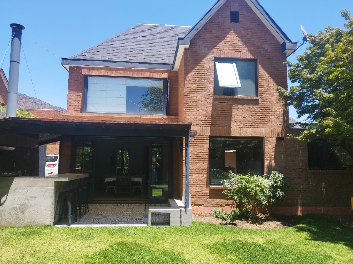 Arriendo Casa NO 4D 4B 3E 1B San Carlos de Apoquindo - Las Condes