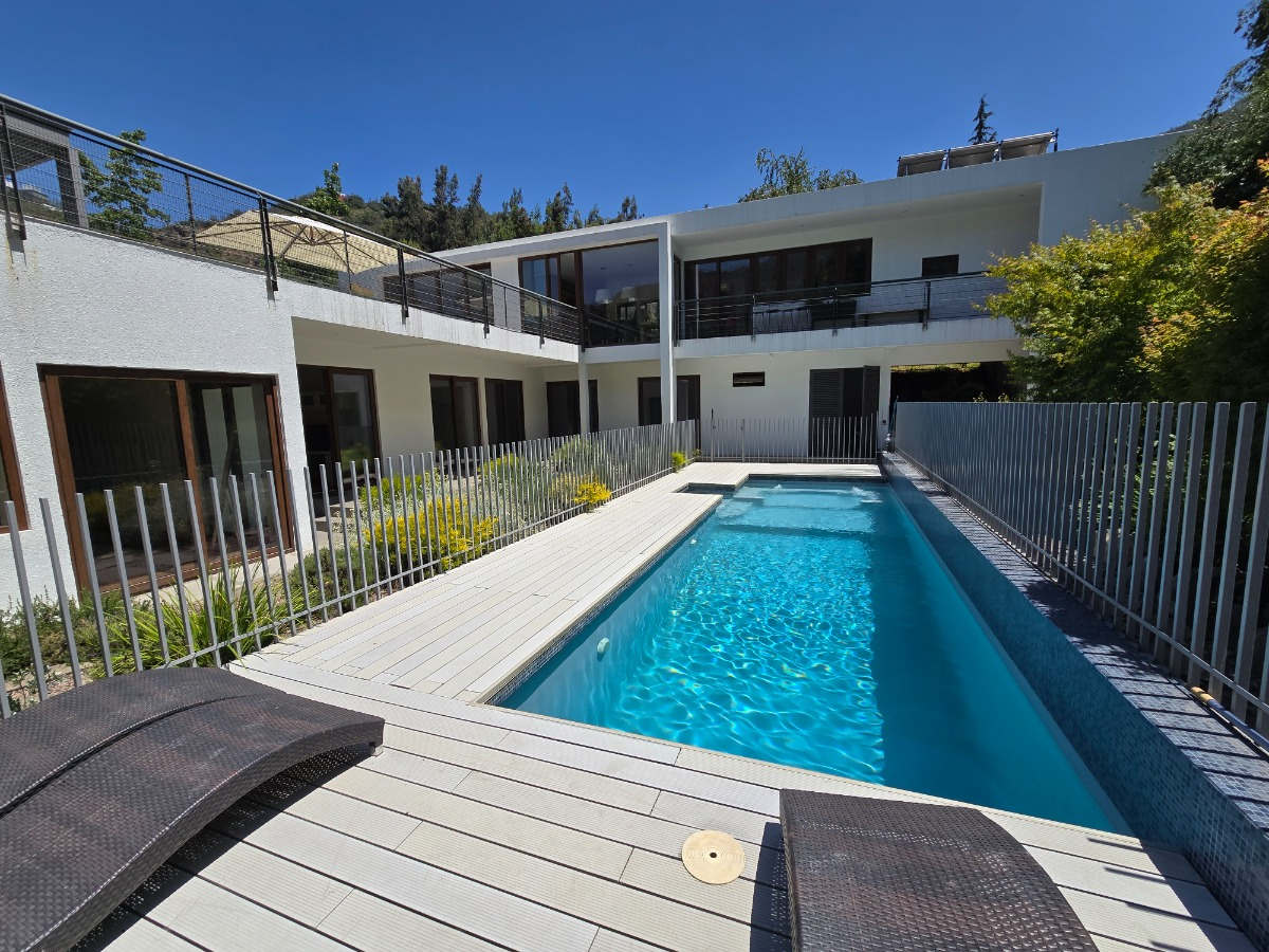 Venta Casa 5D en suite Walk-in cl&oacute;set 5B 2E 2B El Array&aacute;n - Lo Barnechea