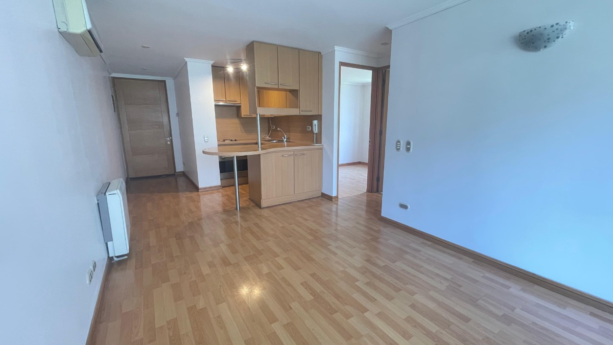 Arriendo Departamento SO 2D 1B 1E 1B Metro Escuela Militar - Las Condes