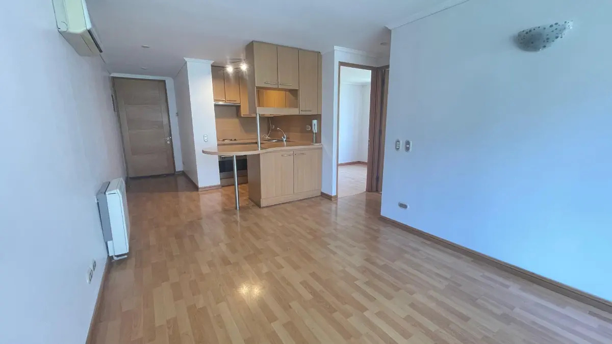 Arriendo Departamento SO 2D 1B 1E 1B Metro Escuela Militar - Las Condes