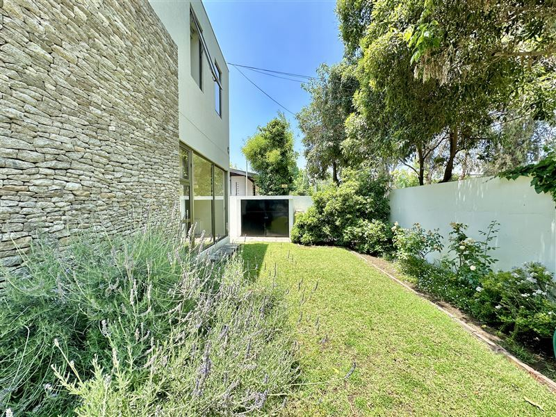 Arriendo Casa NorOriente-Poniente 5D 3B 2E 1B Jard&iacute;n Del Este - Vitacura