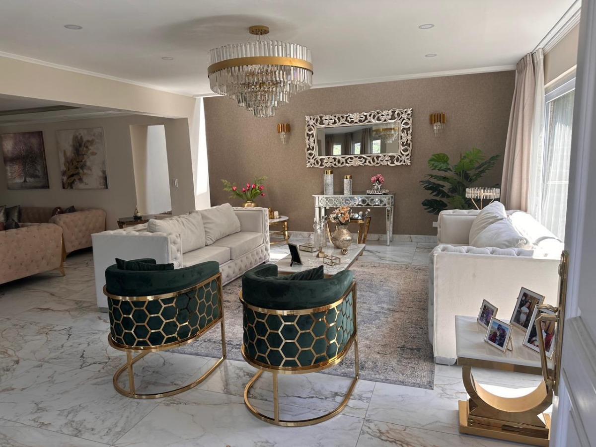 Arriendo Casa NO 4D en suite Walk-in cl&oacute;set 6B 3E 1B Los Dominicos - Las Condes
