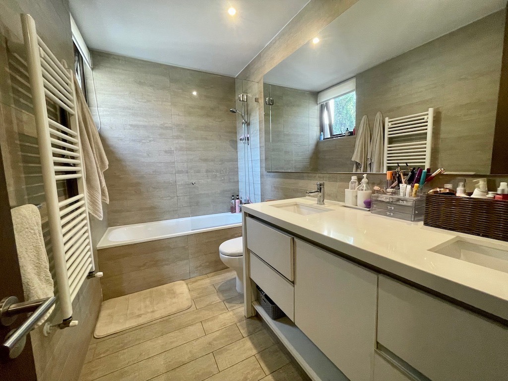 Venta Casa NO 5D en suite Walk-in cl&oacute;set 5B 4E 1B Chicureo - Colina