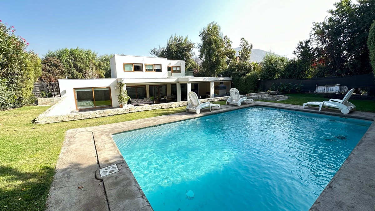 Venta Casa O 5D en suite Walk-in cl&oacute;set 4B 2E 1B Chicureo - Colina