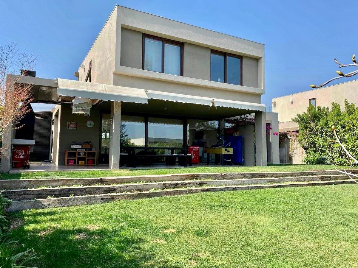 Venta Casa N 4D en suite Walk-in cl&oacute;set 4B 2E Chicureo - Colina