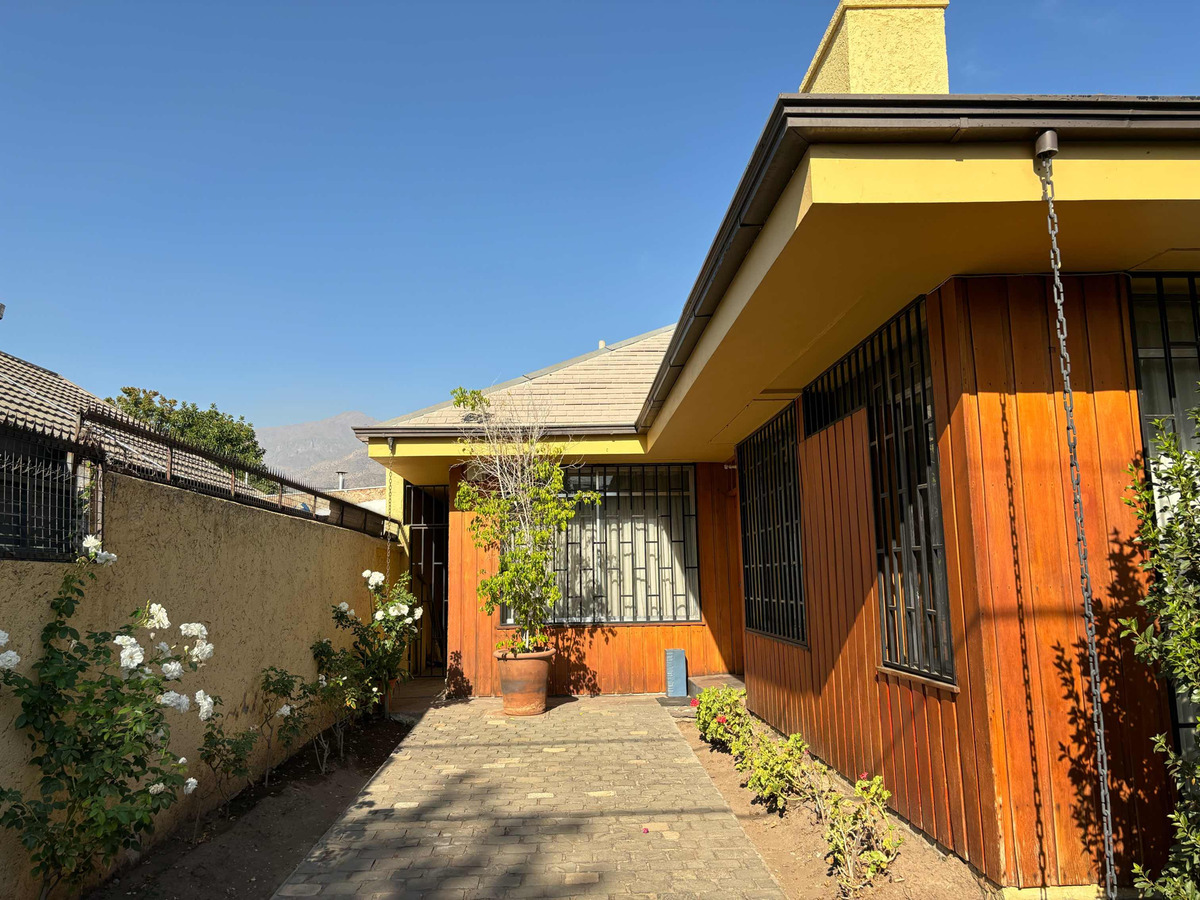 Venta Casa 5D 4B 2E Los Dominicos - Las Condes