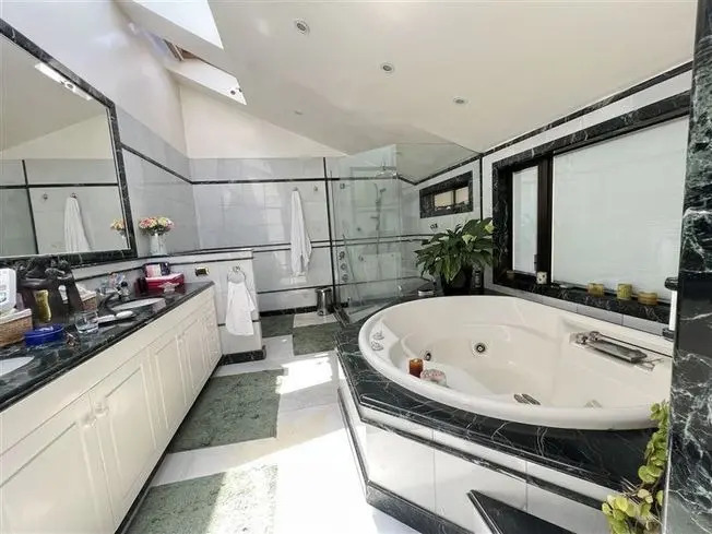 Arriendo Casa 7D 7B 6E 2B Los Dominicos - Las Condes