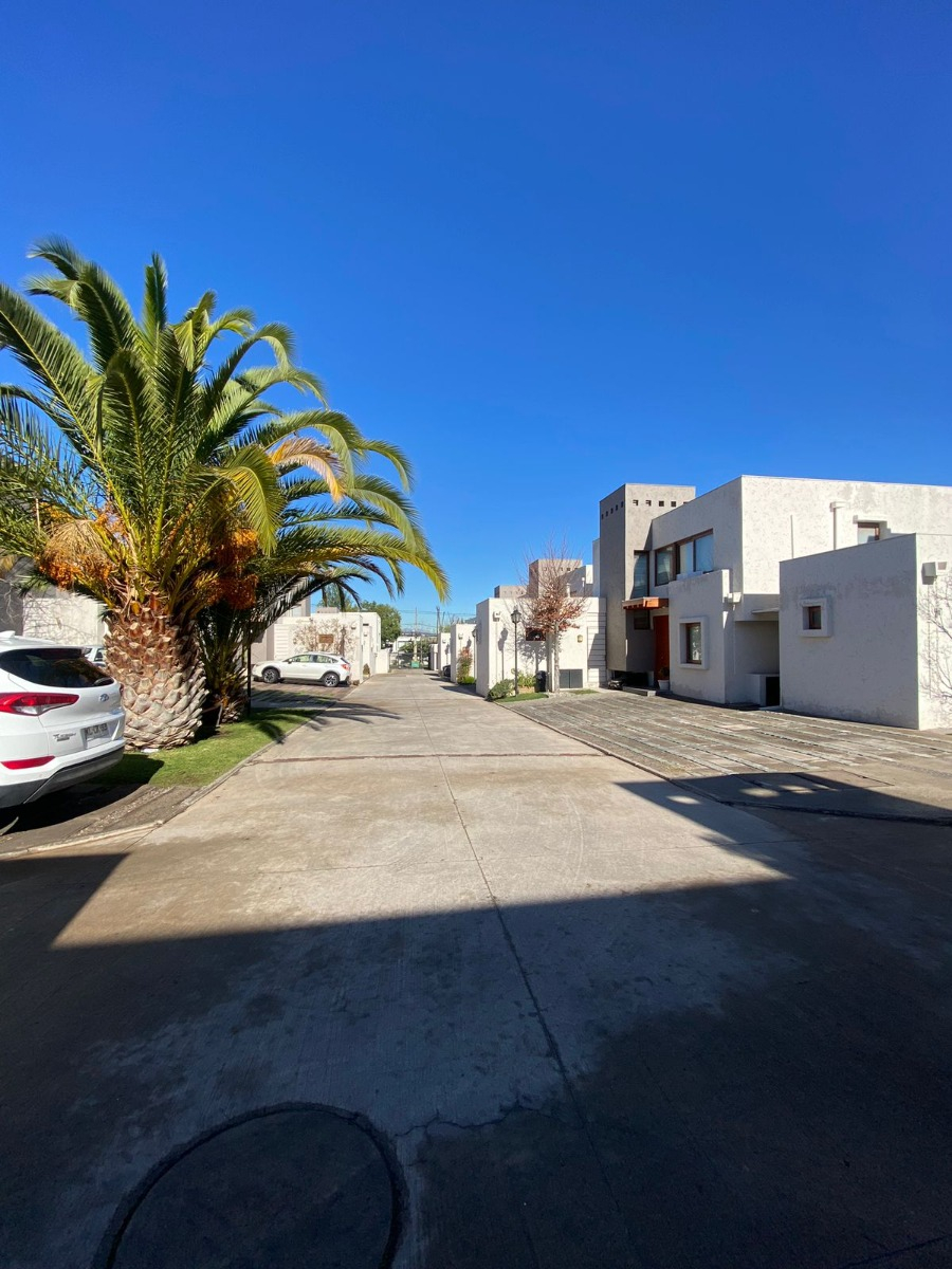 Venta Casa NO 4D 4B 2E 1B Carlos Ossand&oacute;n - La Reina