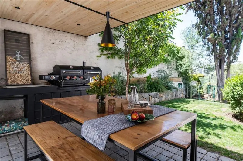 Venta Casa Oriente 1D 2B 2E Barrio El Golf - Las Condes