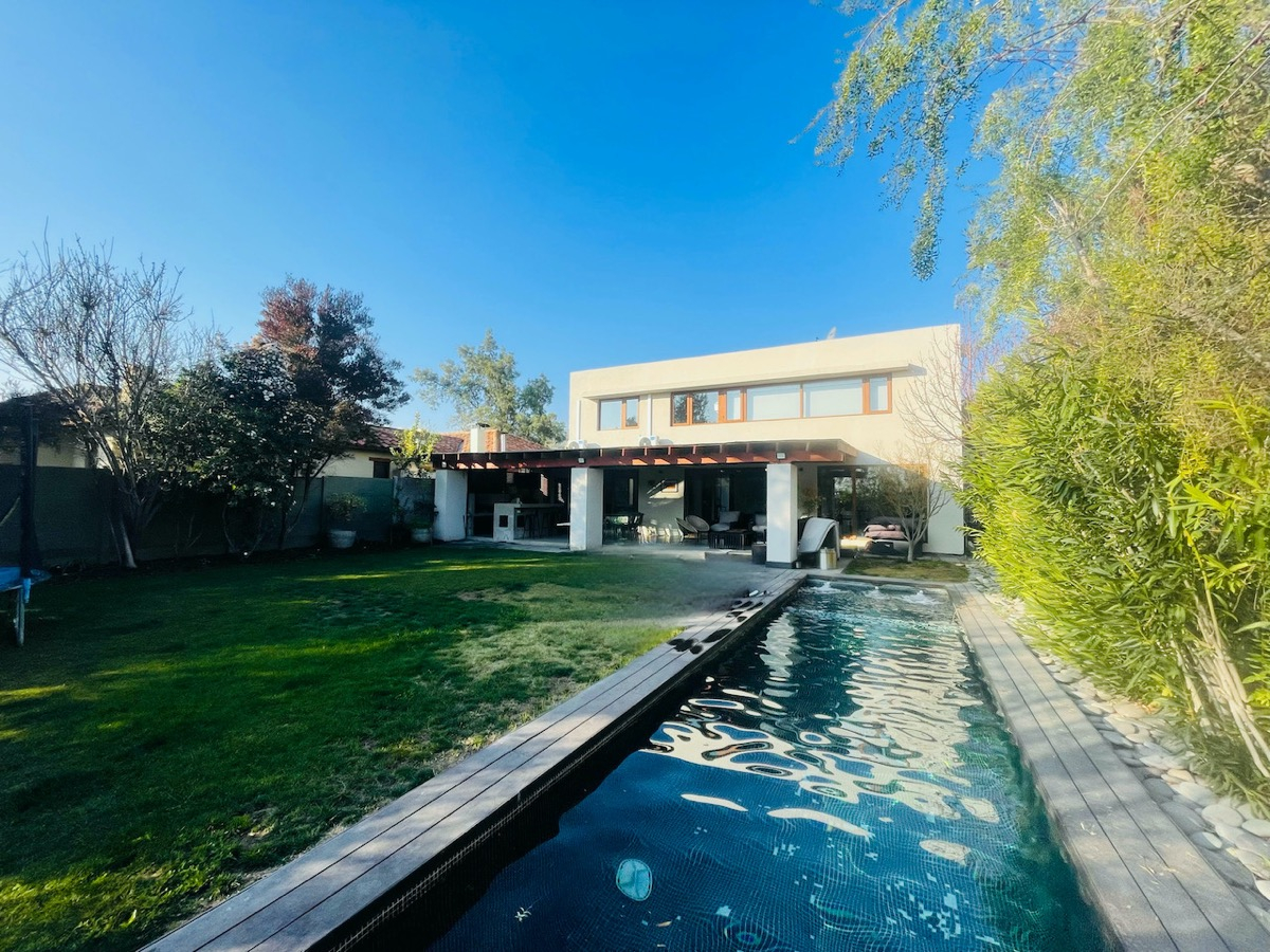 Venta Casa NP 5D en suite Walk-in cl&oacute;set 5B 2E 2B Chicureo - Colina