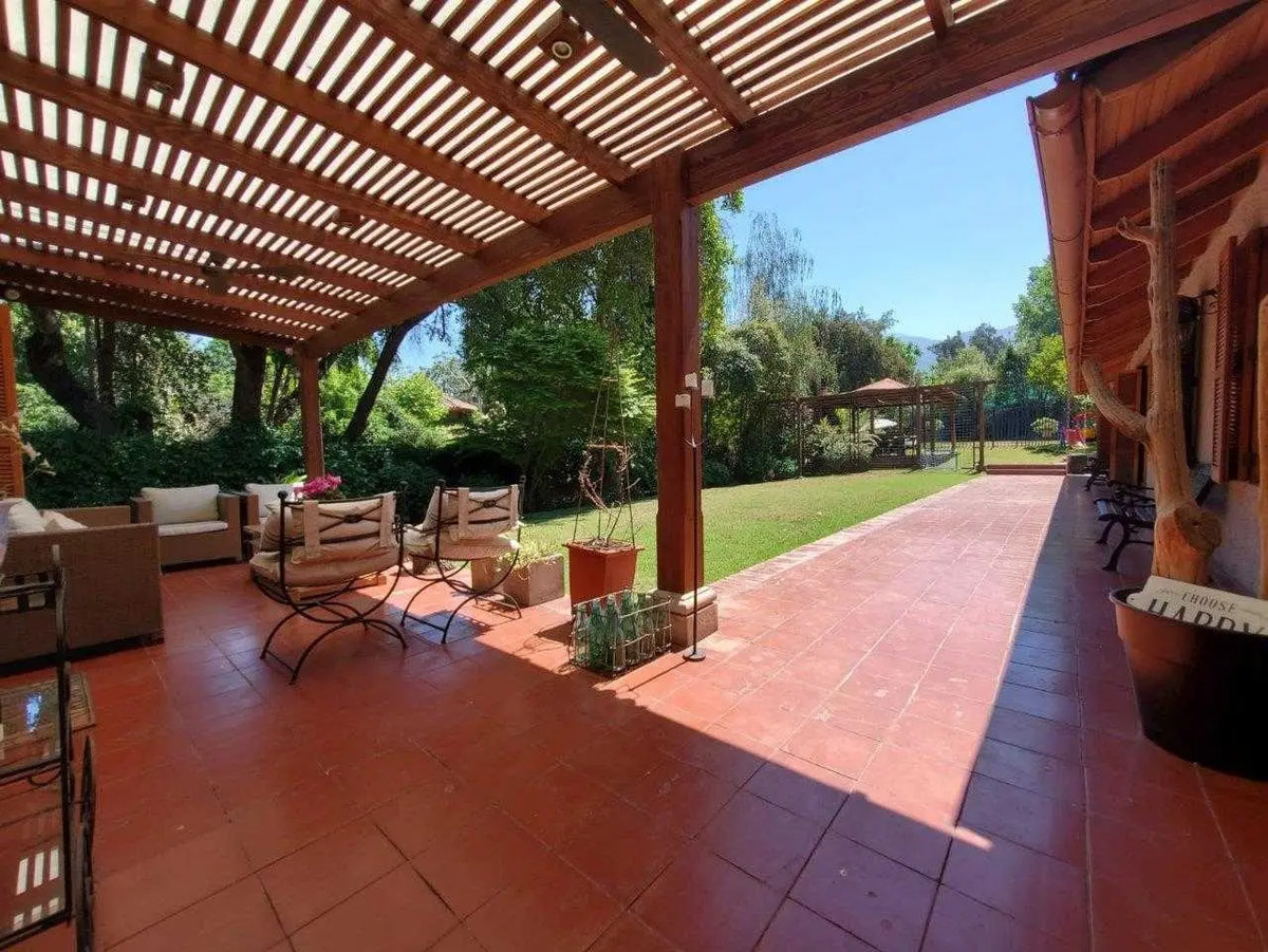 Venta Casa NOSP 5D en suite Walk-in cl&oacute;set 4B 6E 1B El Huinganal - Lo Barnechea
