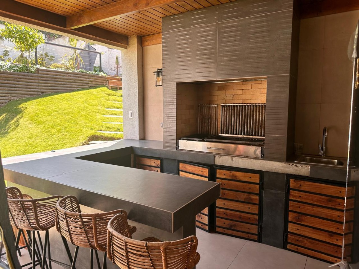 Arriendo Casa NO 4D en suite Walk-in cl&oacute;set 6B 3E 1B Los Dominicos - Las Condes