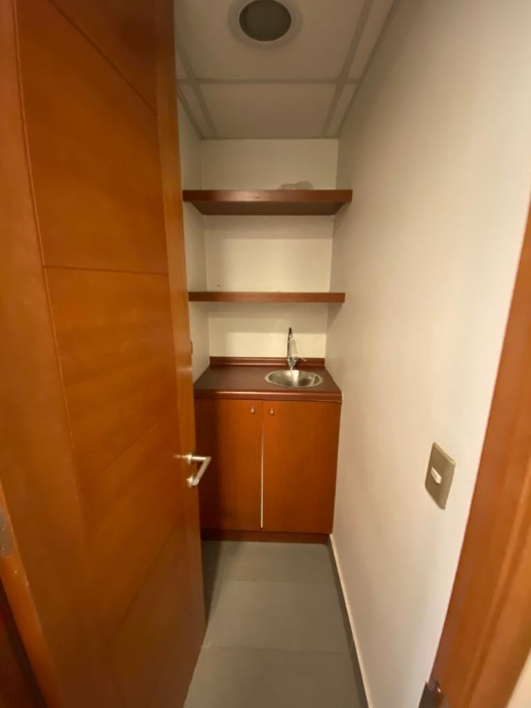 Arriendo Oficina 2B 1E 1B Metro Escuela Militar - Las Condes