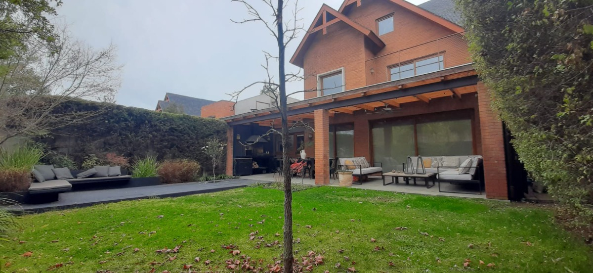 Arriendo Casa 4D 4B 2E 1B San Carlos de Apoquindo - Las Condes