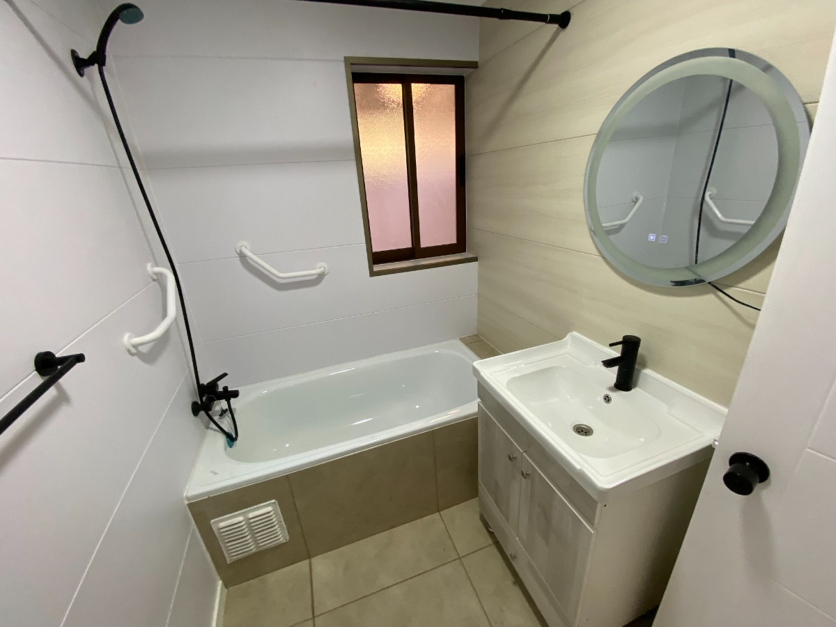 Venta Casa NO 3D 2B 2E 1Bd Carlos Ossand&oacute;n - La Reina