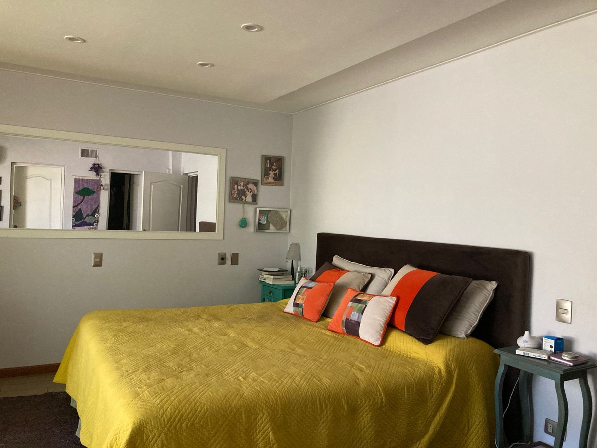 Venta Casa SO 4D en suite Walk-in cl&oacute;set 3B 3E 1B Carlos Ossand&oacute;n - La Reina