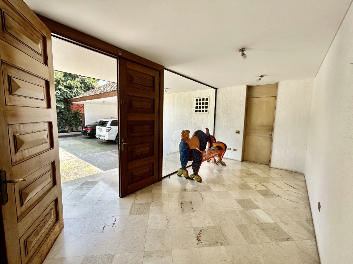 Arriendo Casa N 5D en suite Walk-in cl&oacute;set 6B 6E 2B Santa Mar&iacute;a de Manquehue - Vitacura