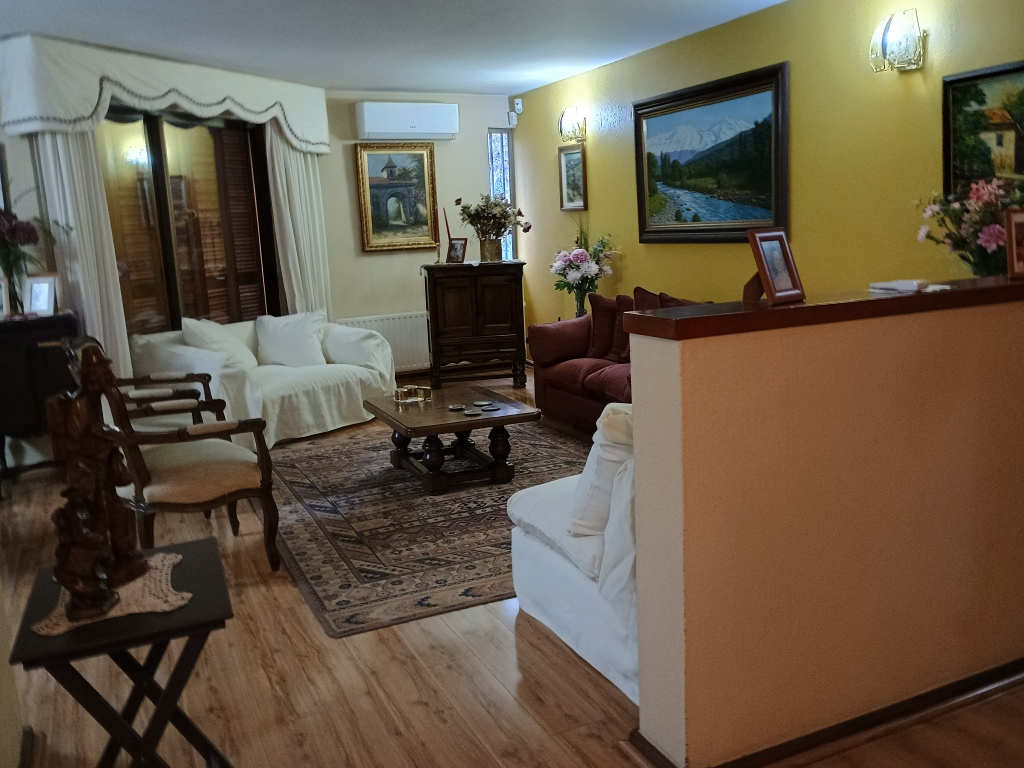 Venta Casa 4D 3B 2E Carlos Ossand&oacute;n - La Reina