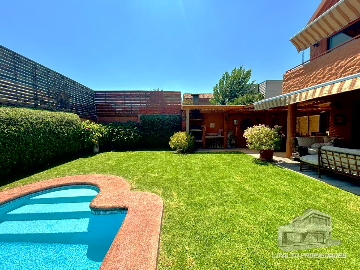 Venta Casa 5D en suite Walk-in cl&oacute;set 4B 4E 1B Metro Sim&oacute;n Bolivar - La Reina