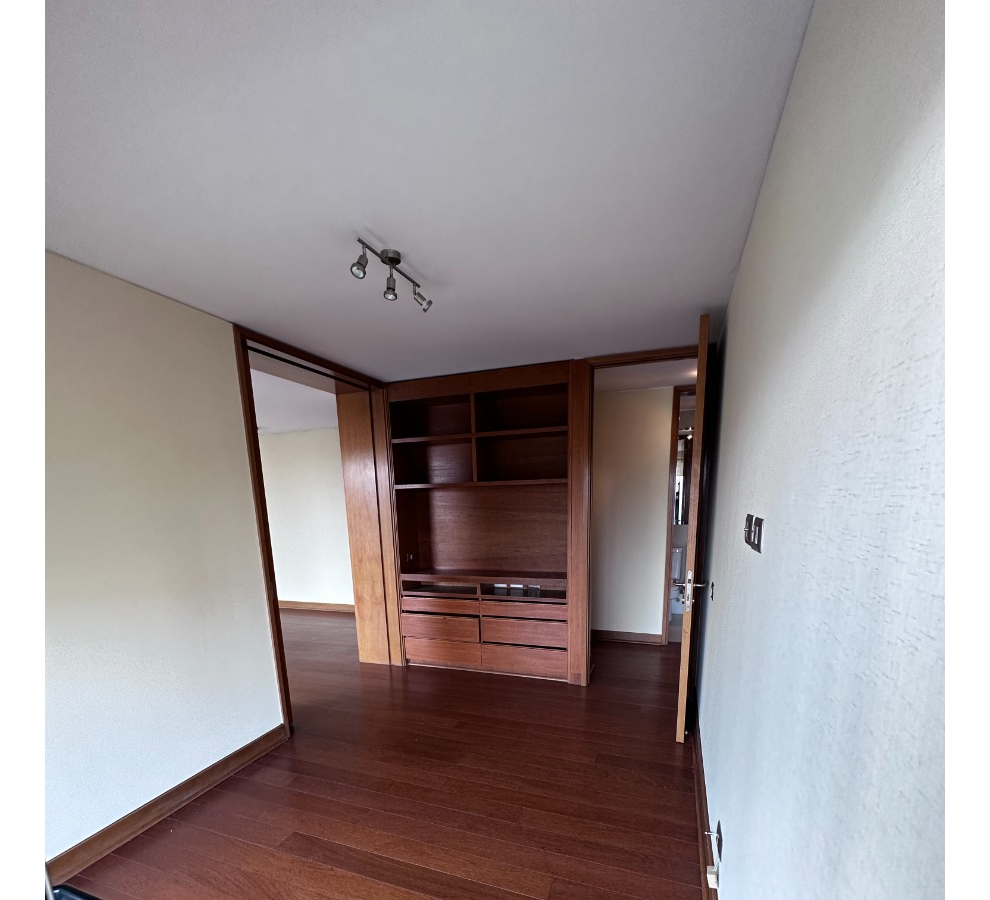Venta Departamento SP 4D en suite Walk-in cl&oacute;set 3B 1E 1B Barrio El Golf - Las Condes
