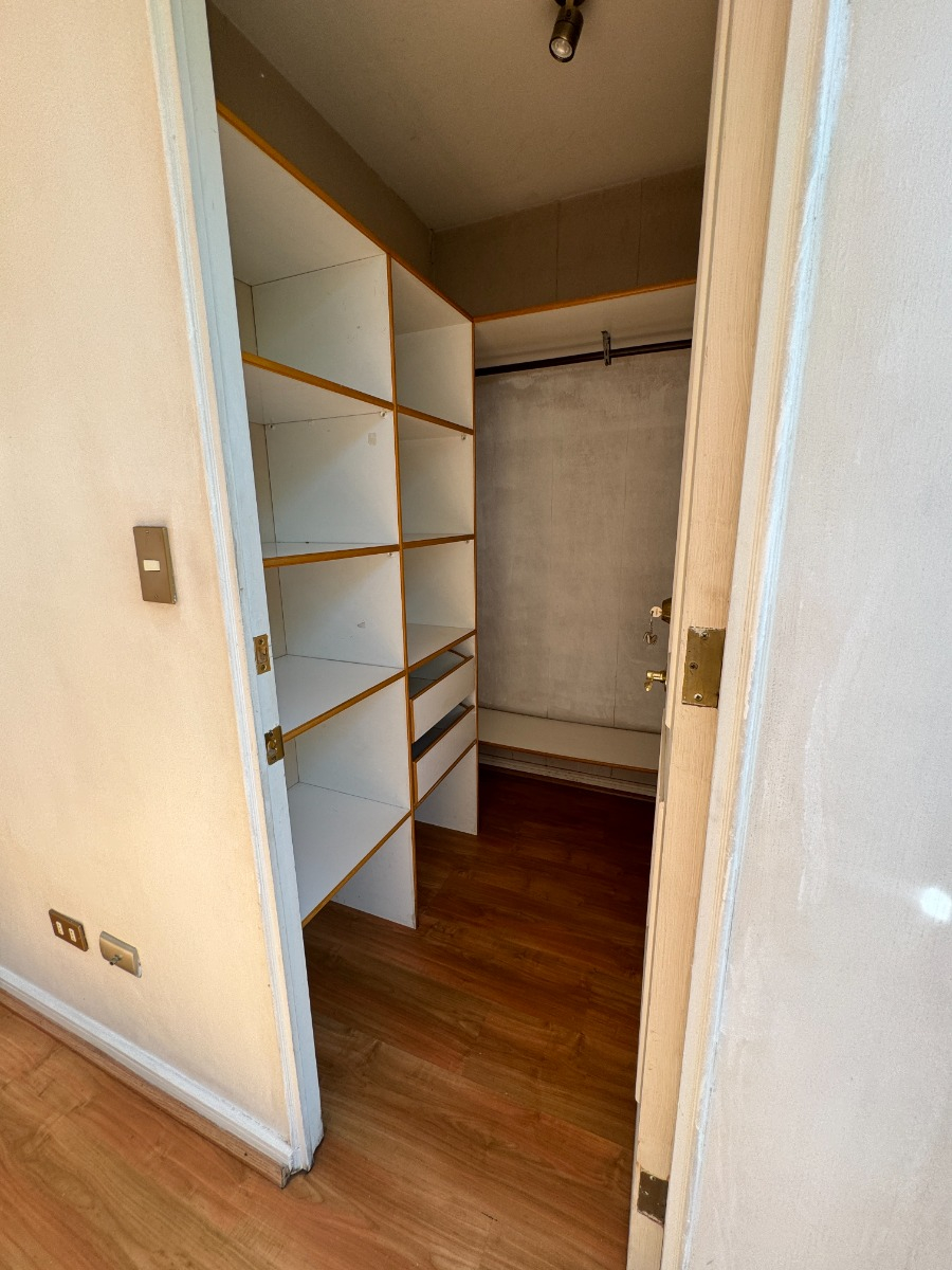 Arriendo Casa NO 4D en suite Walk-in cl&oacute;set 3B 1E San Carlos de Apoquindo - Las Condes
