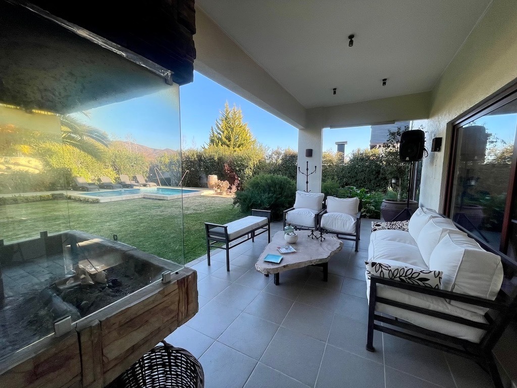 Venta Casa O 5D en suite Walk-in cl&oacute;set 5B 2E 2B Chicureo - Colina