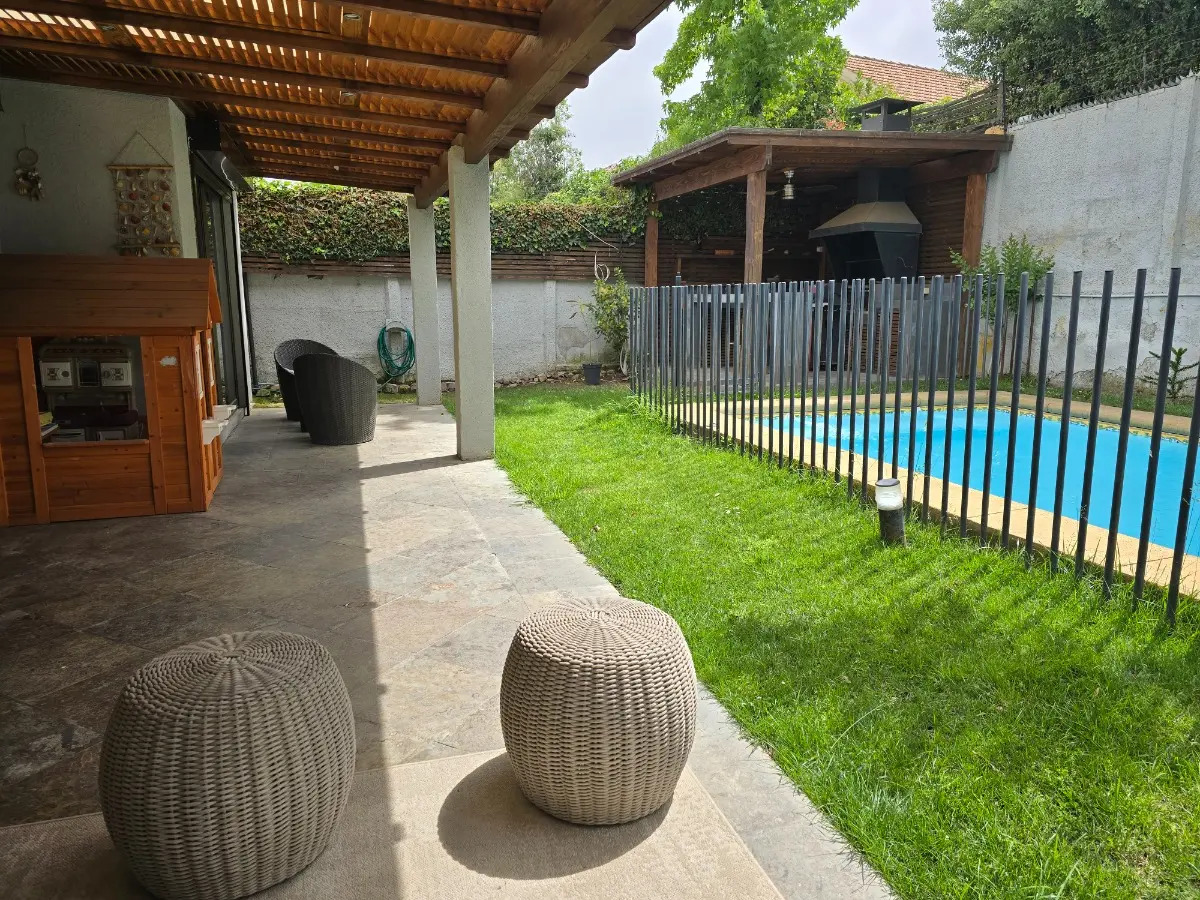 Venta Casa P 5D 4B 2E 2B San Carlos de Apoquindo - Las Condes