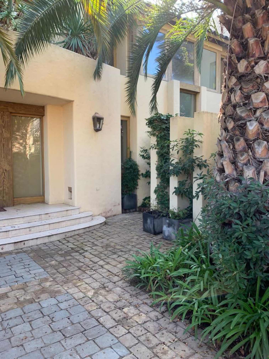 Venta Casa 8D 9B 4E Los Dominicos - Las Condes