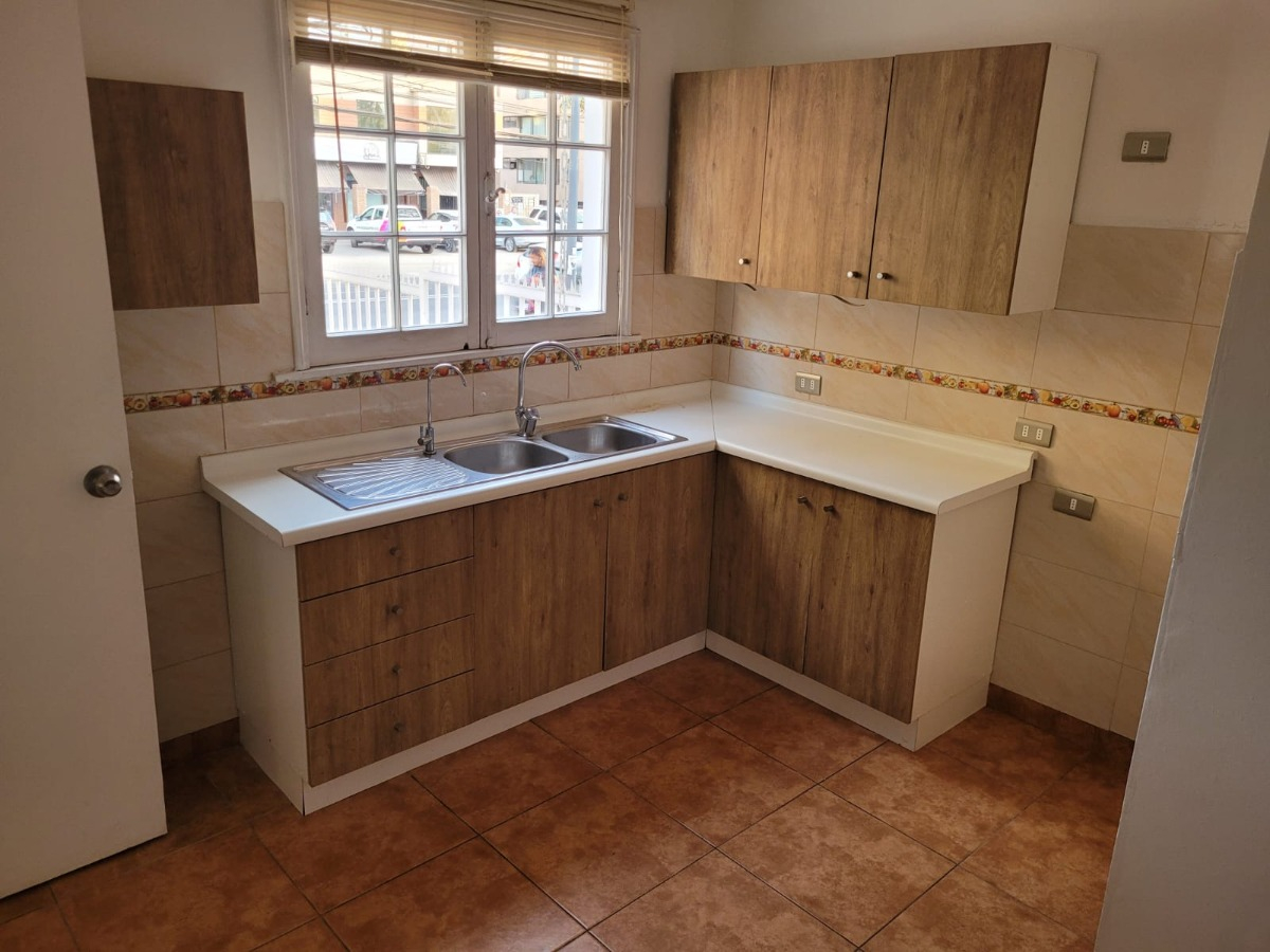 Arriendo Casa S 4D 4B 2E 1B Rotonda Atenas - Las Condes