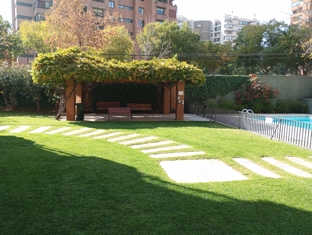 Arriendo Departamento NO 4D en suite Walk-in cl&oacute;set 2B 2E 1B Metro Manquehue - Apumanque - Las Condes