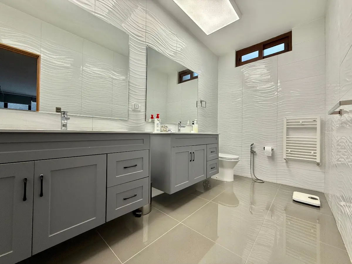 Venta Casa NOSP 6D WI cl&oacute;set Suite 5B 8E 2Bd 320m2 El Array&aacute;n - Lo Barnechea