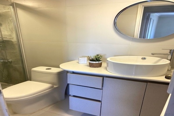 Arriendo Departamento NO 4D en suite Walk-in cl&oacute;set 3B 1E 1B Barrio El Golf - Las Condes