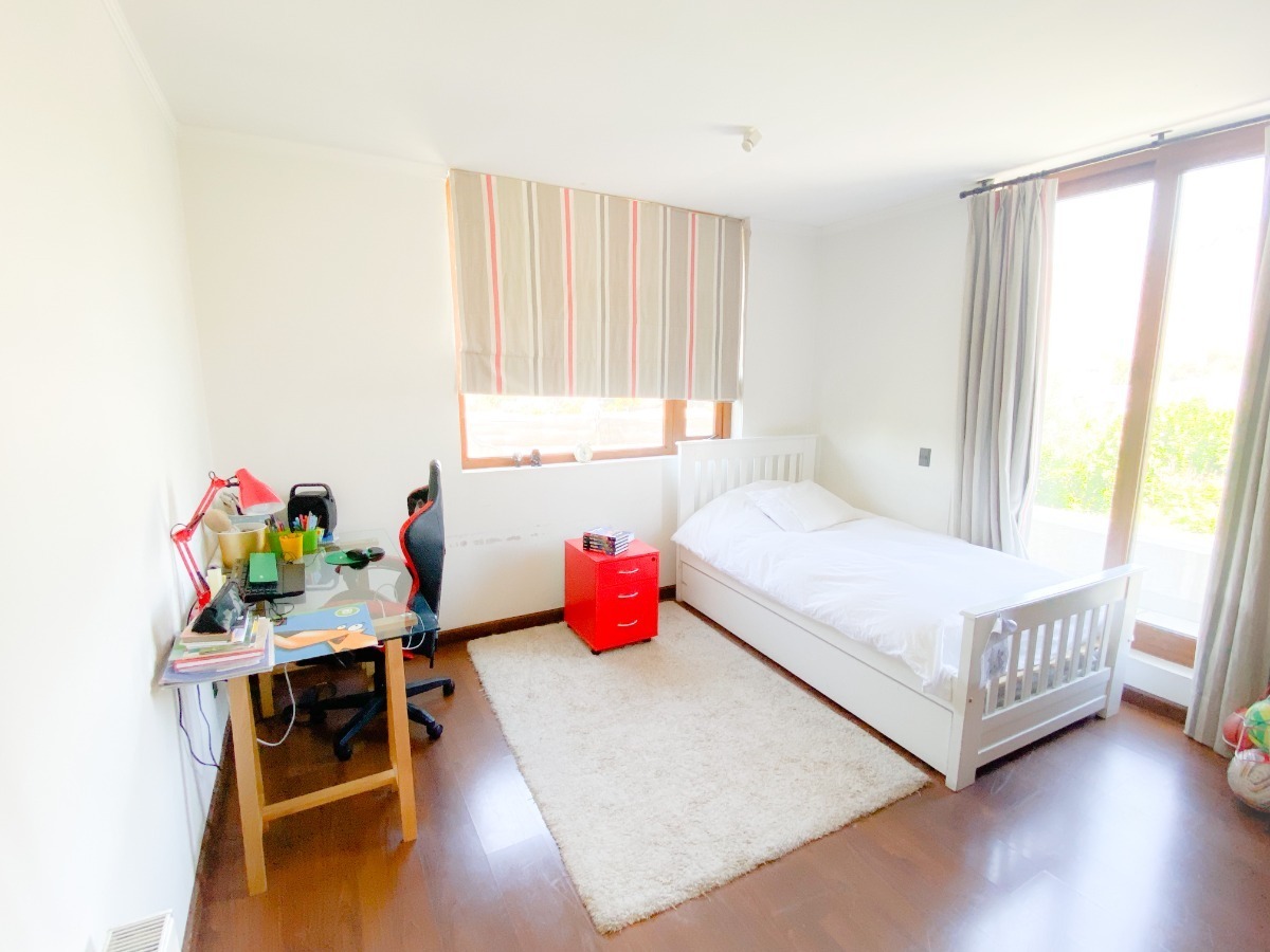 Venta Casa O 4D en suite Walk-in cl&oacute;set 4B 2E Chicureo - Colina