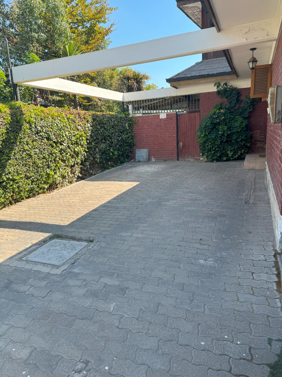 Venta Casa P 7D en suite Walk-in cl&oacute;set 4B 3E 1B Carlos Ossand&oacute;n - La Reina