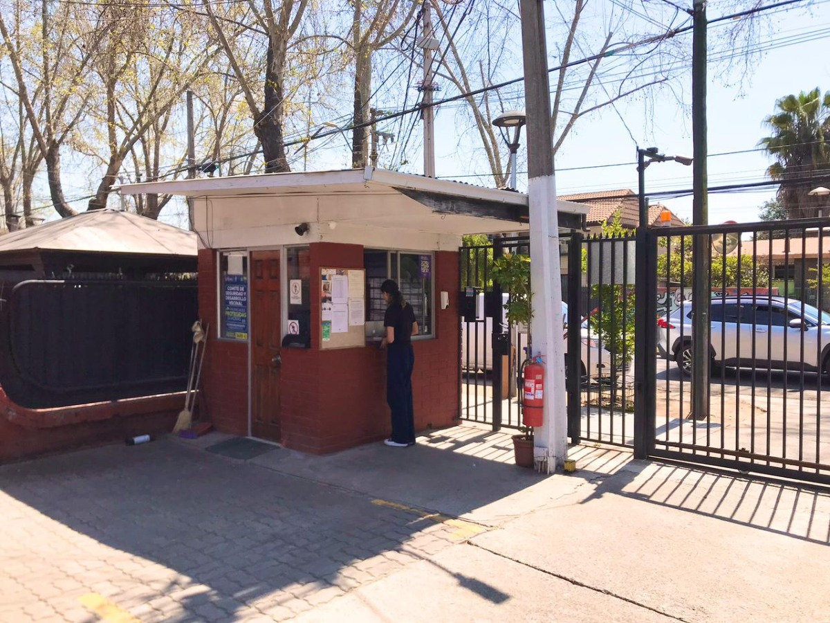 Venta Casa NOSP 4D en suite 3B 1E 1B Metro Sim&oacute;n Bolivar - La Reina