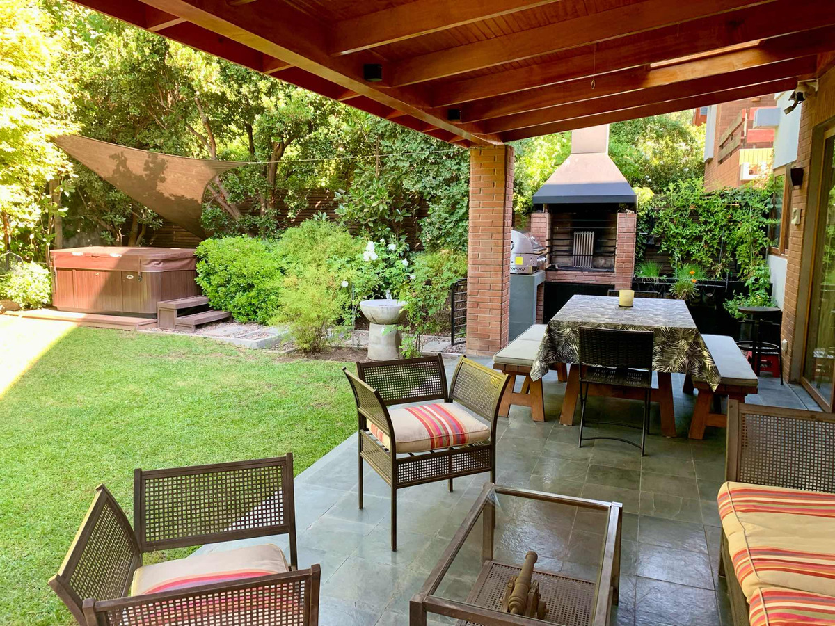 Venta Casa 4D 4B 2E San Carlos de Apoquindo - Las Condes