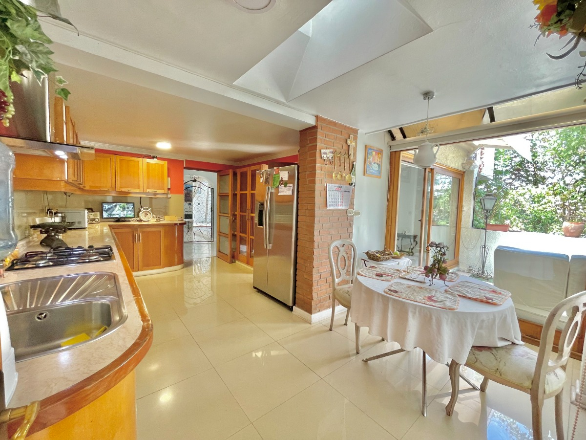 Venta Casa S 5D en suite Walk-in cl&oacute;set 5B 3E 1B Barrio El Golf - Las Condes