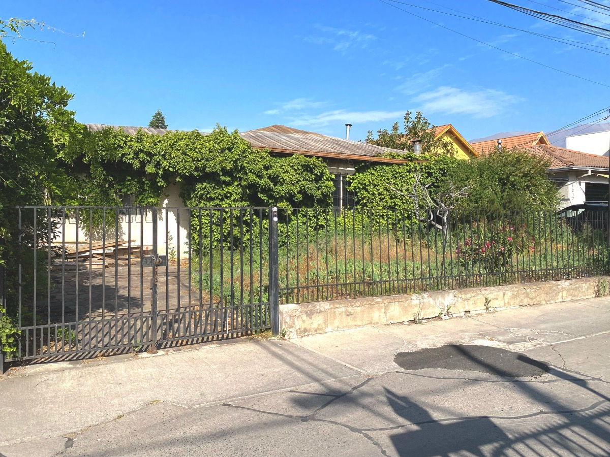 Venta Casa NO 3D 2B 2E 1B Villa El Dorado - Vitacura