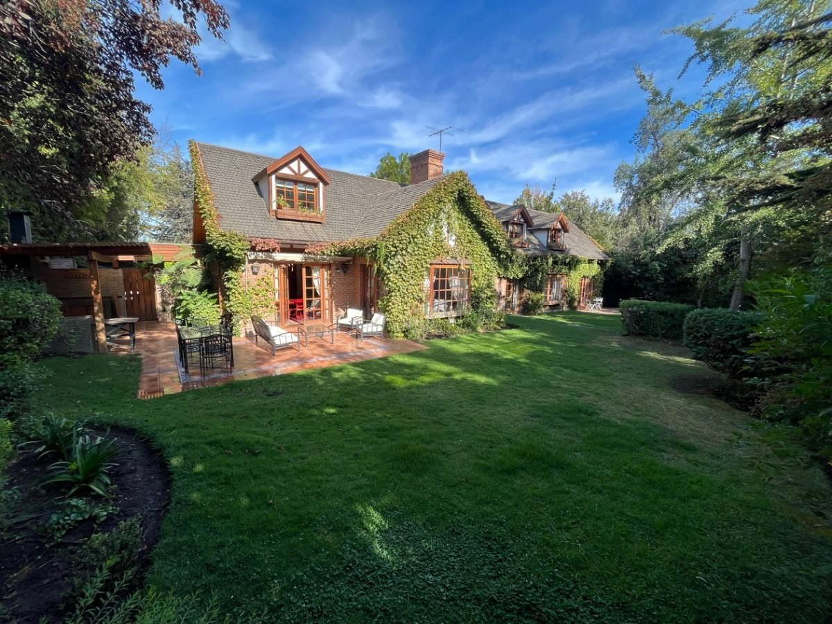 Arriendo Casa 6D 5B 8E 2B Los Dominicos - Las Condes