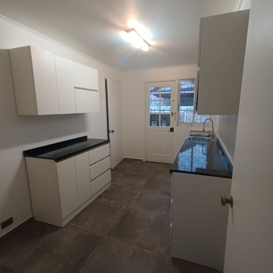 Arriendo Casa 3D 2B 3E 1B Metro Pr&iacute;ncipe de Gales - Country Club - La Reina