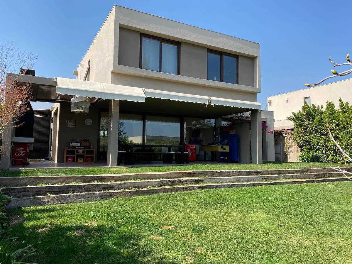 Venta Casa N 4D en suite Walk-in cl&oacute;set 4B 2E Chicureo - Colina
