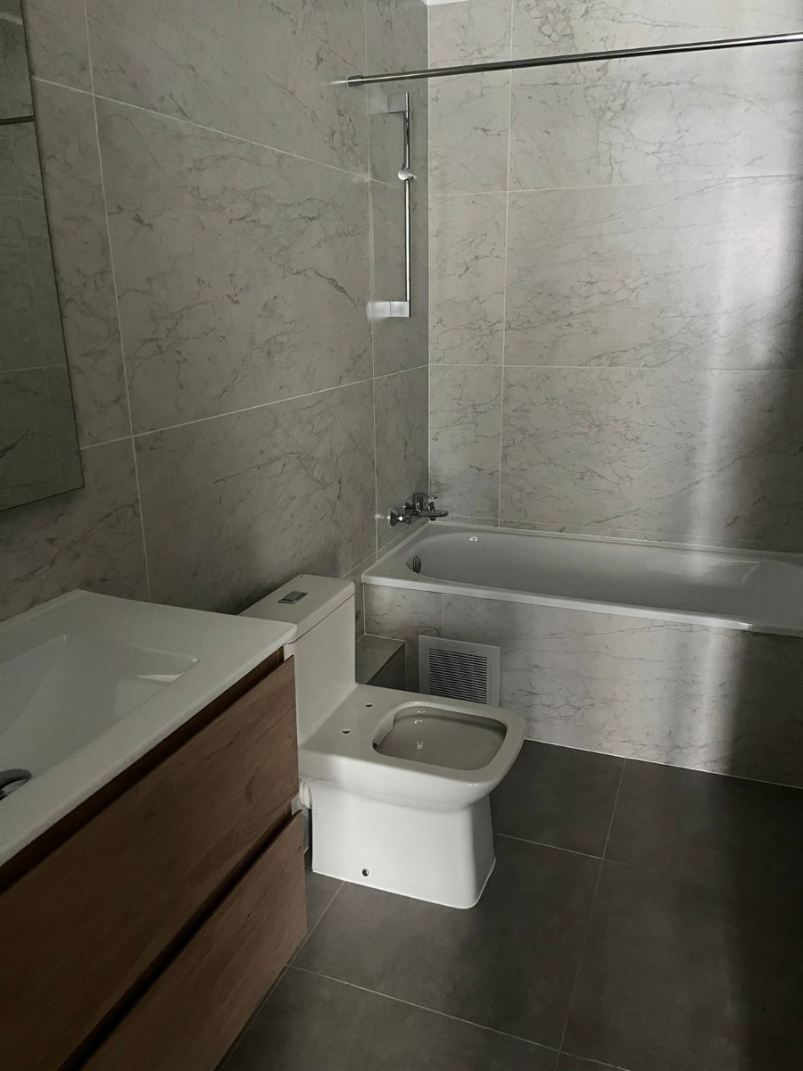 Venta Departamento P 4D en suite Walk-in cl&oacute;set 4B 2E 1Bd Los Dominicos - Las Condes