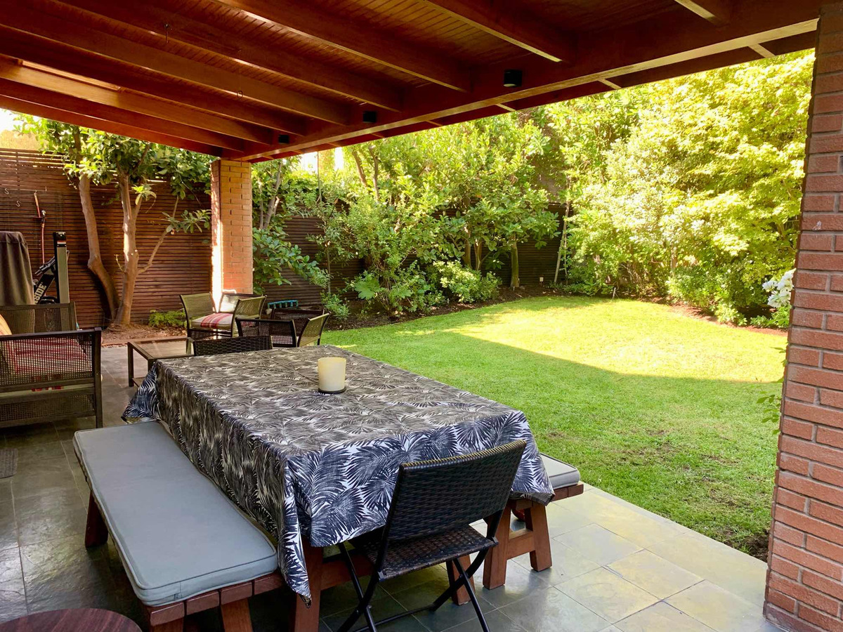 Venta Casa 4D 4B 2E San Carlos de Apoquindo - Las Condes